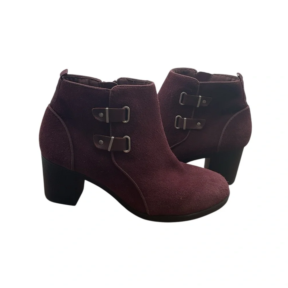 Clarks Rich Burgundy suede season color Ankle Booties size‎ 8